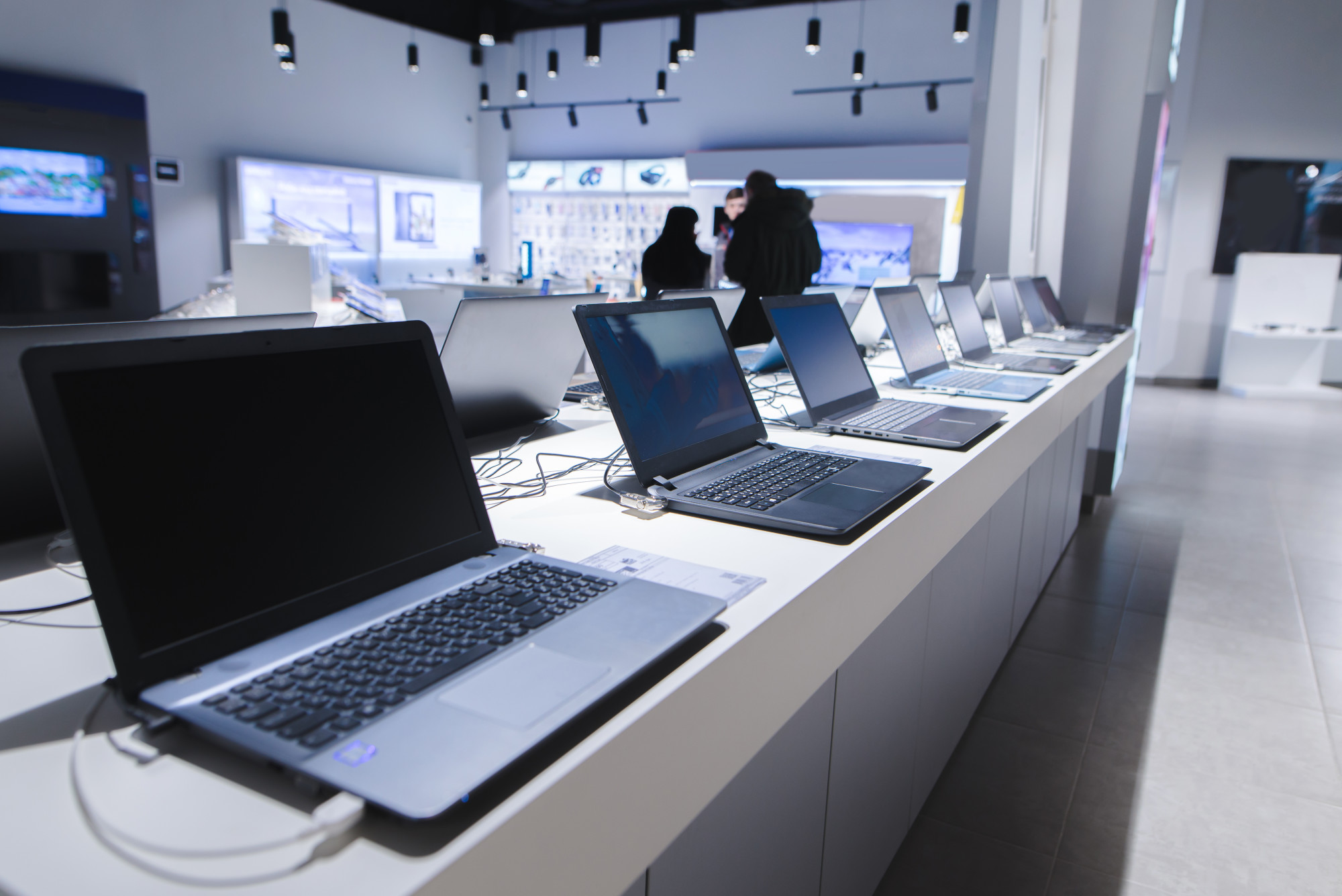 laptops-in-a-modern-technology-store-department-of-computers-in-the-electronics-store-choosing-a-laptop-in-the-store